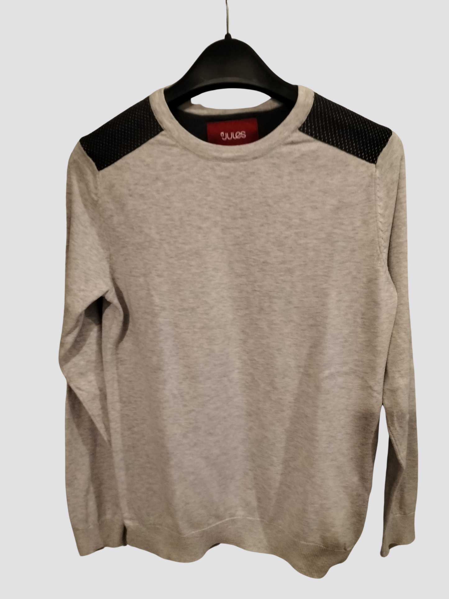 Pull fantaisie épaule