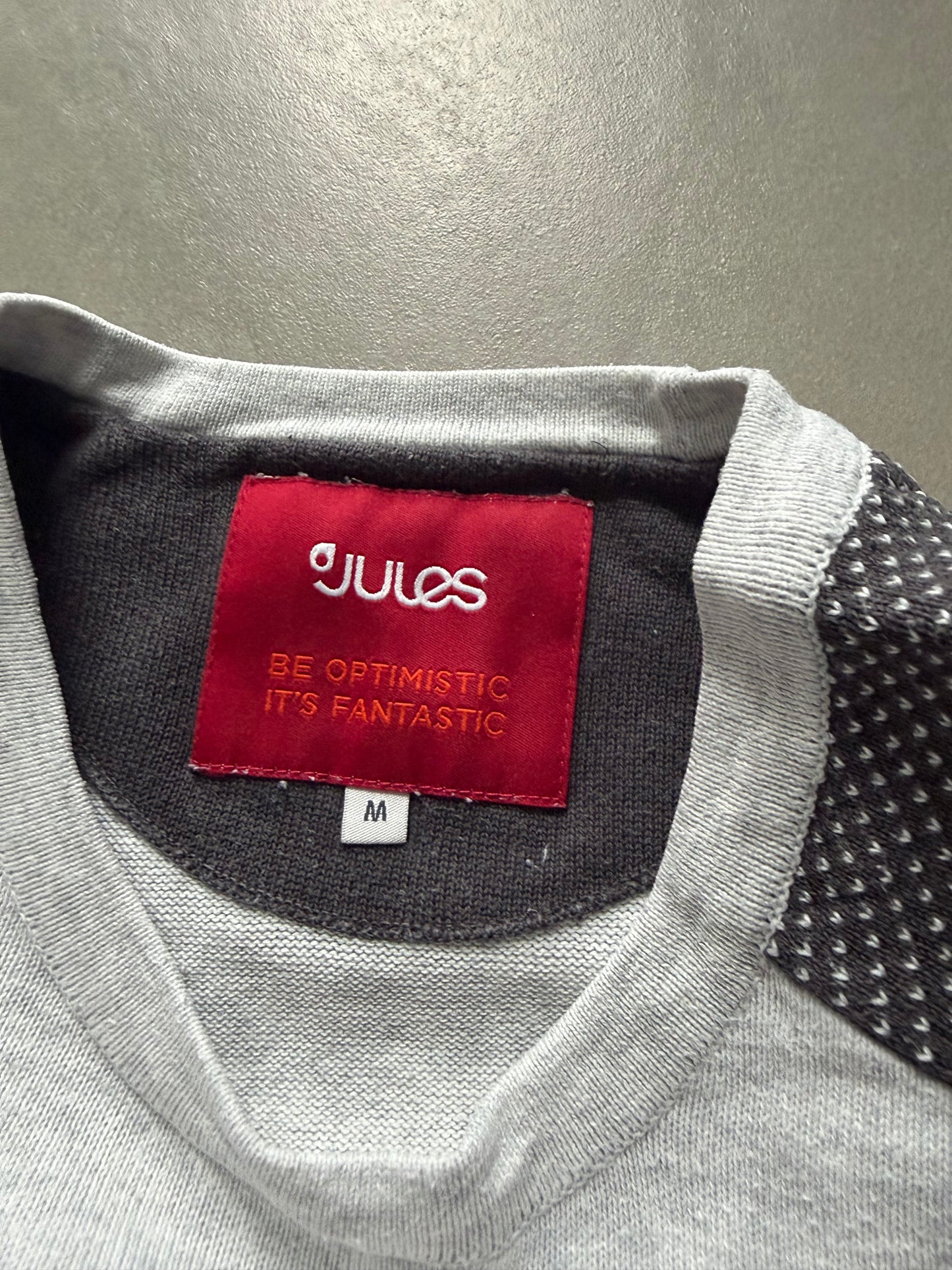 Pull fantaisie épaule