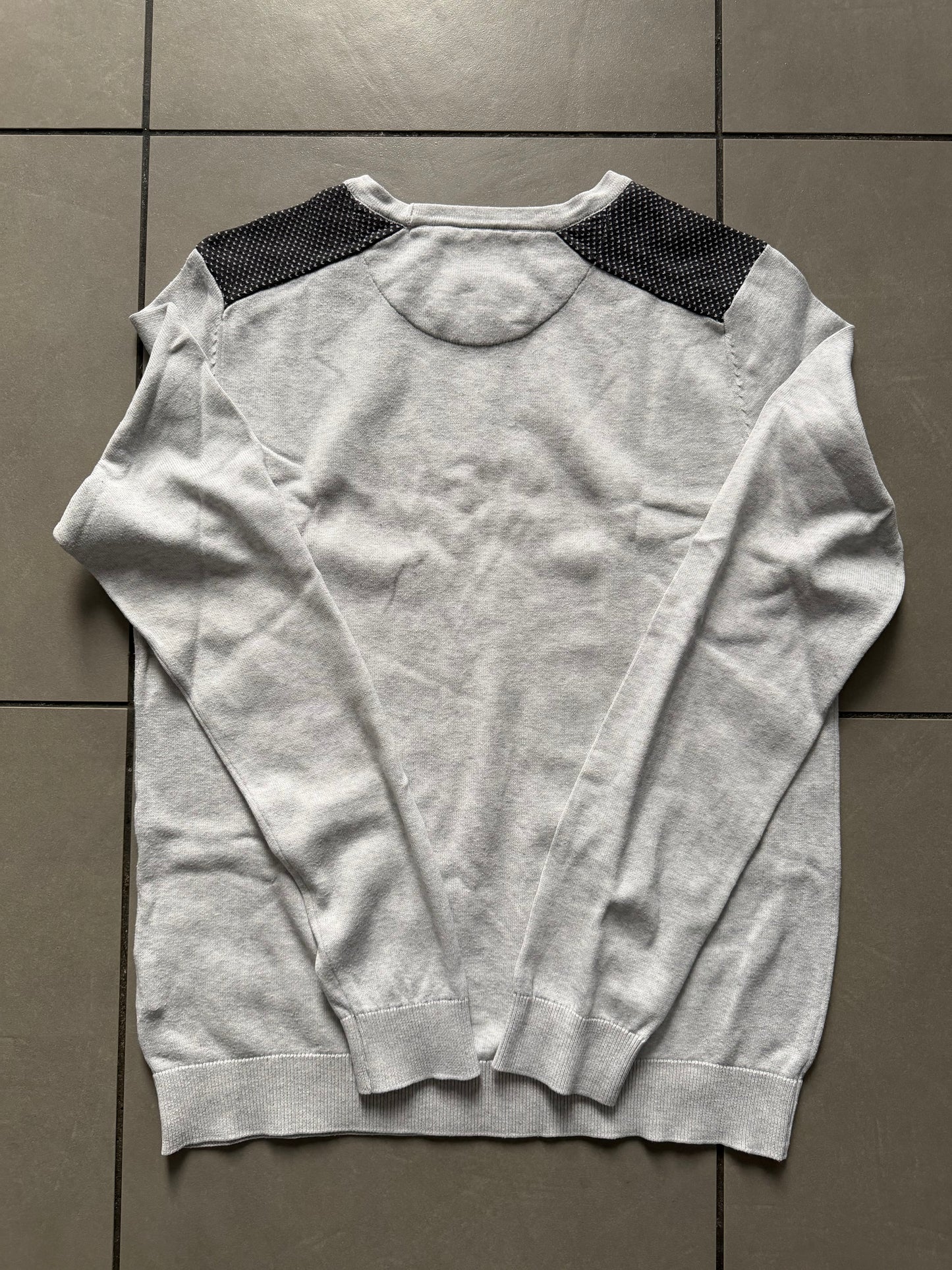 Pull fantaisie épaule