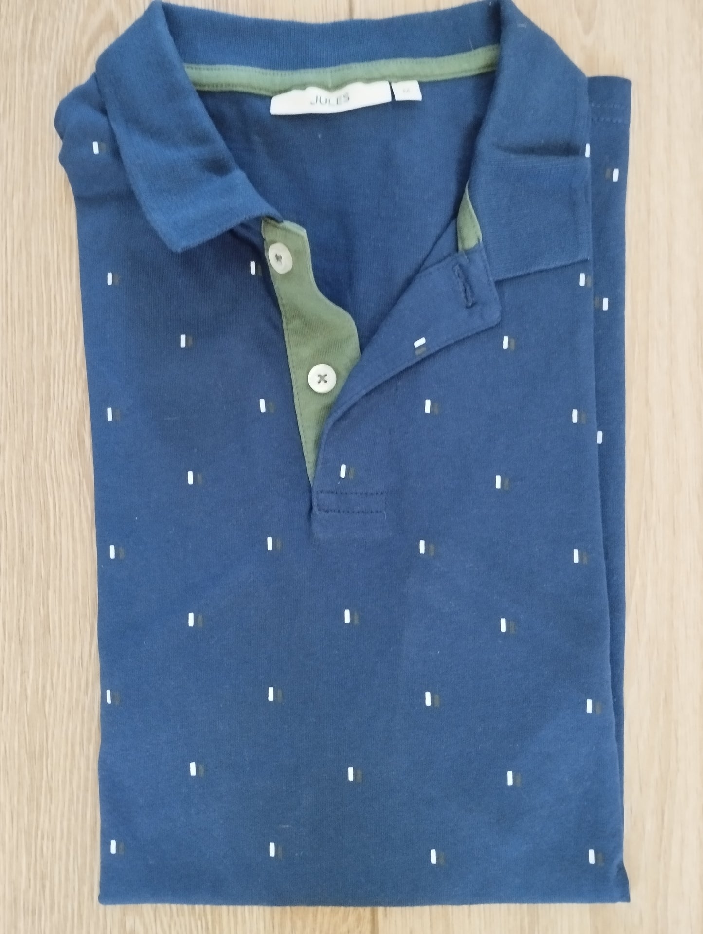 Polo bleu à motifs