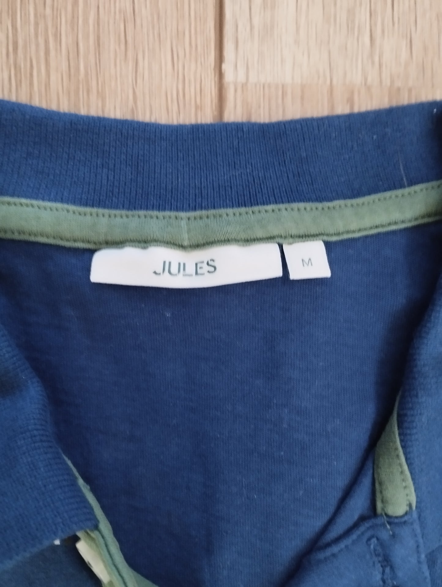 Polo bleu à motifs