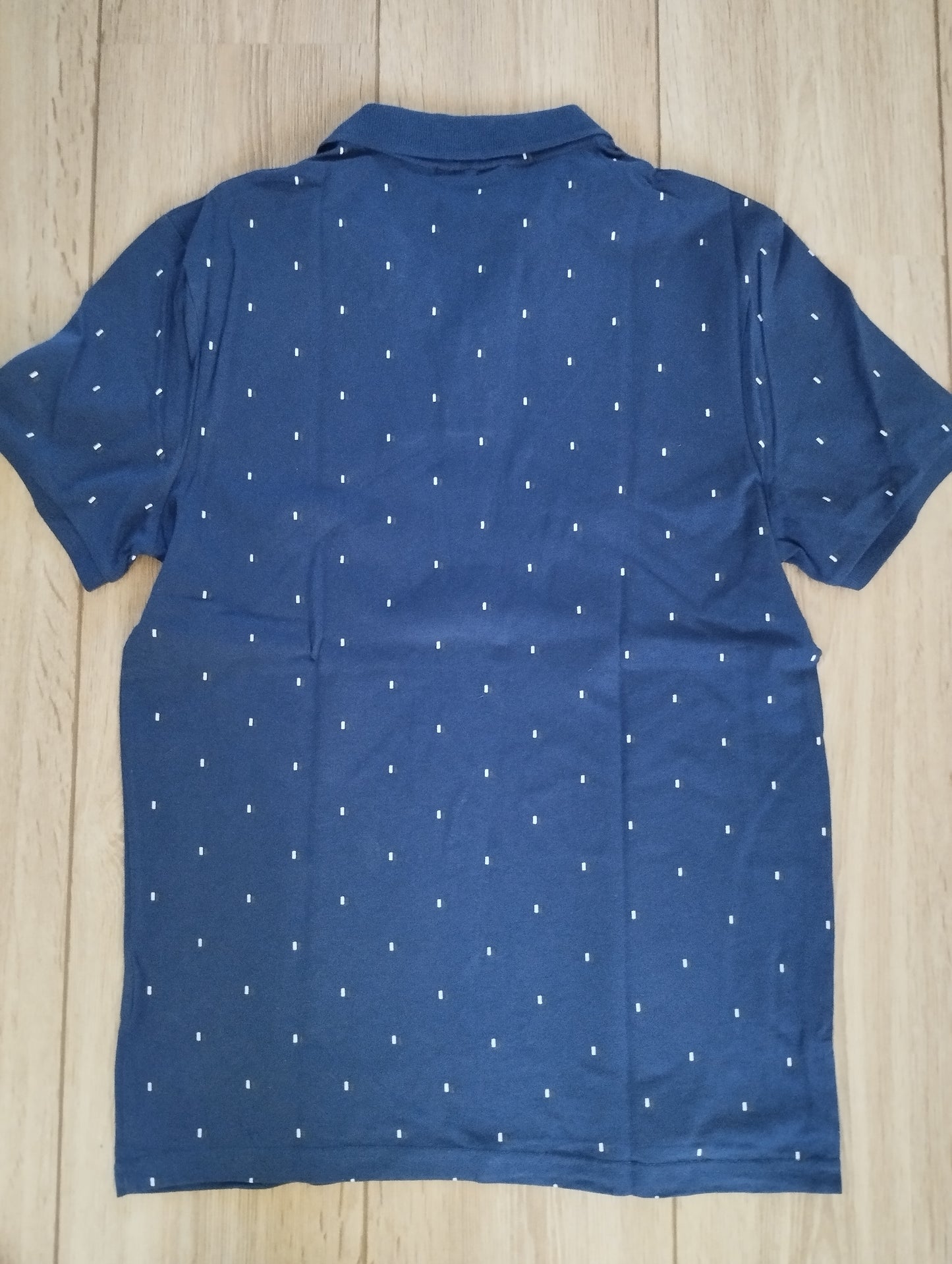 Polo bleu à motifs