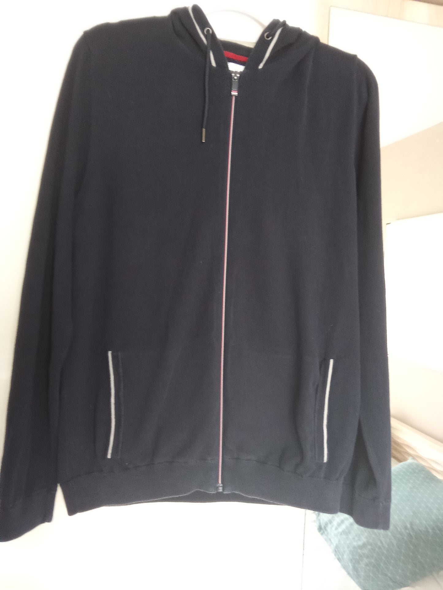 Gilet zippé à capuche