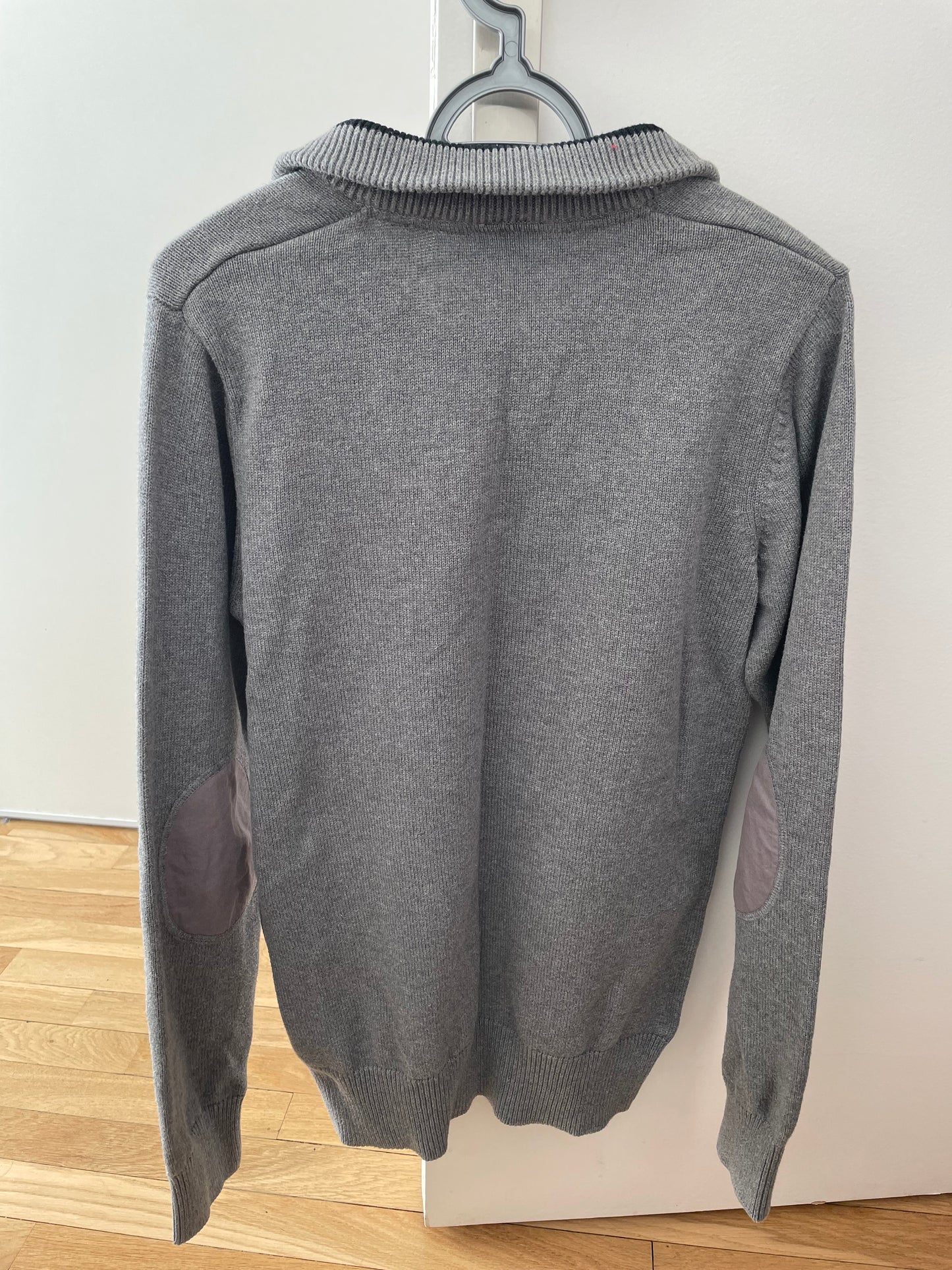 Pull gris