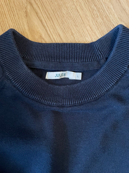 Pull bleu marine à rayures