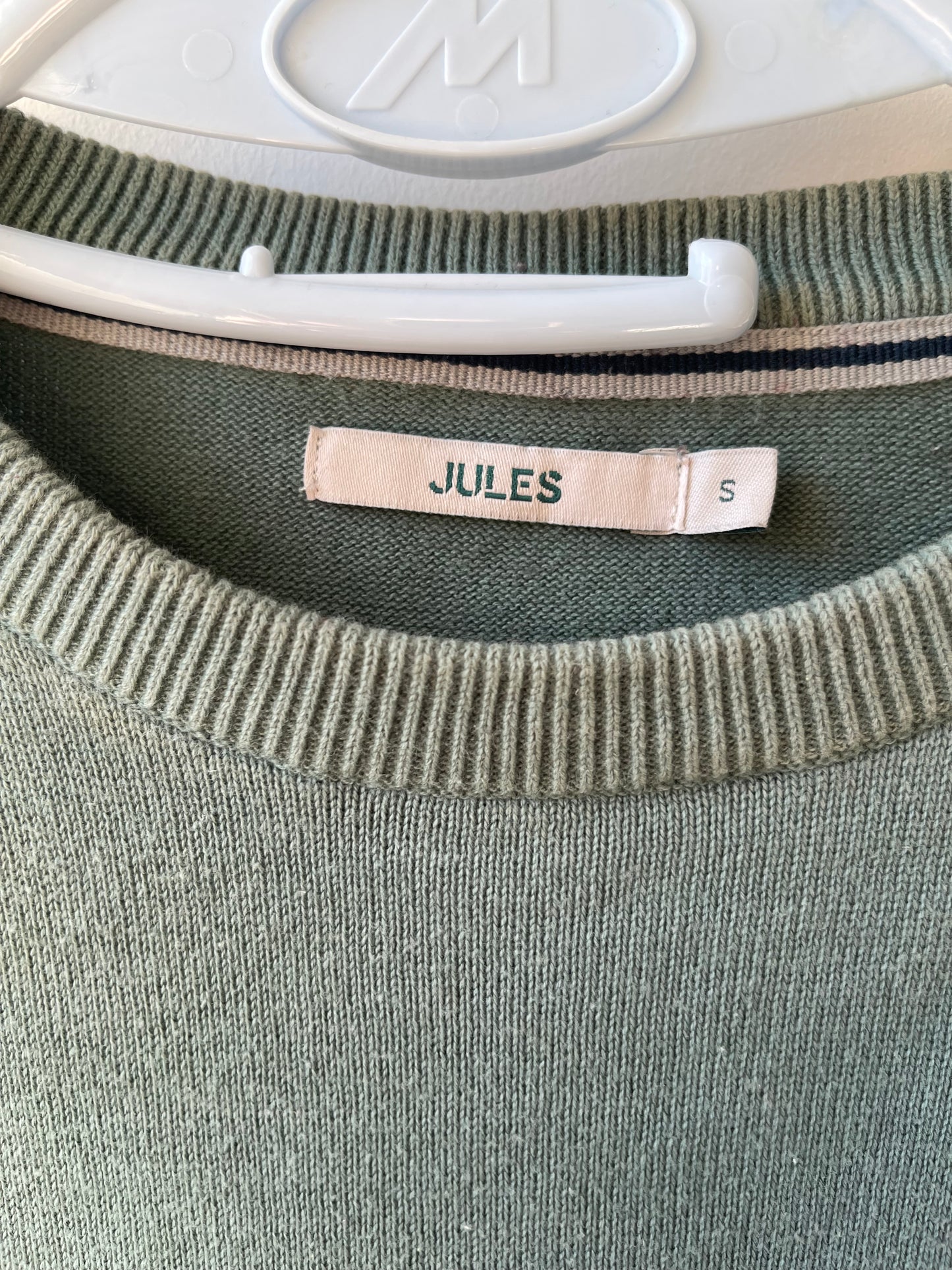 Pull color block tricolore jeu de points