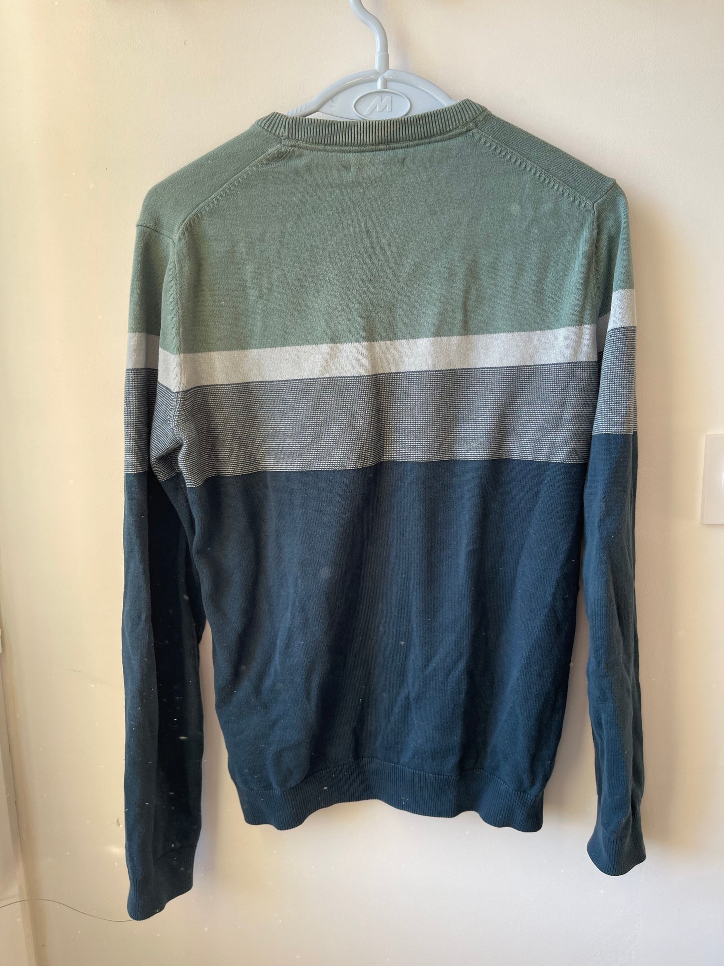 Pull color block tricolore jeu de points