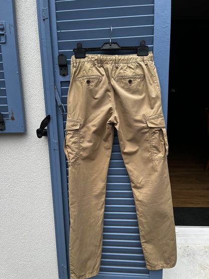 Pantalon cargo contenant du lin