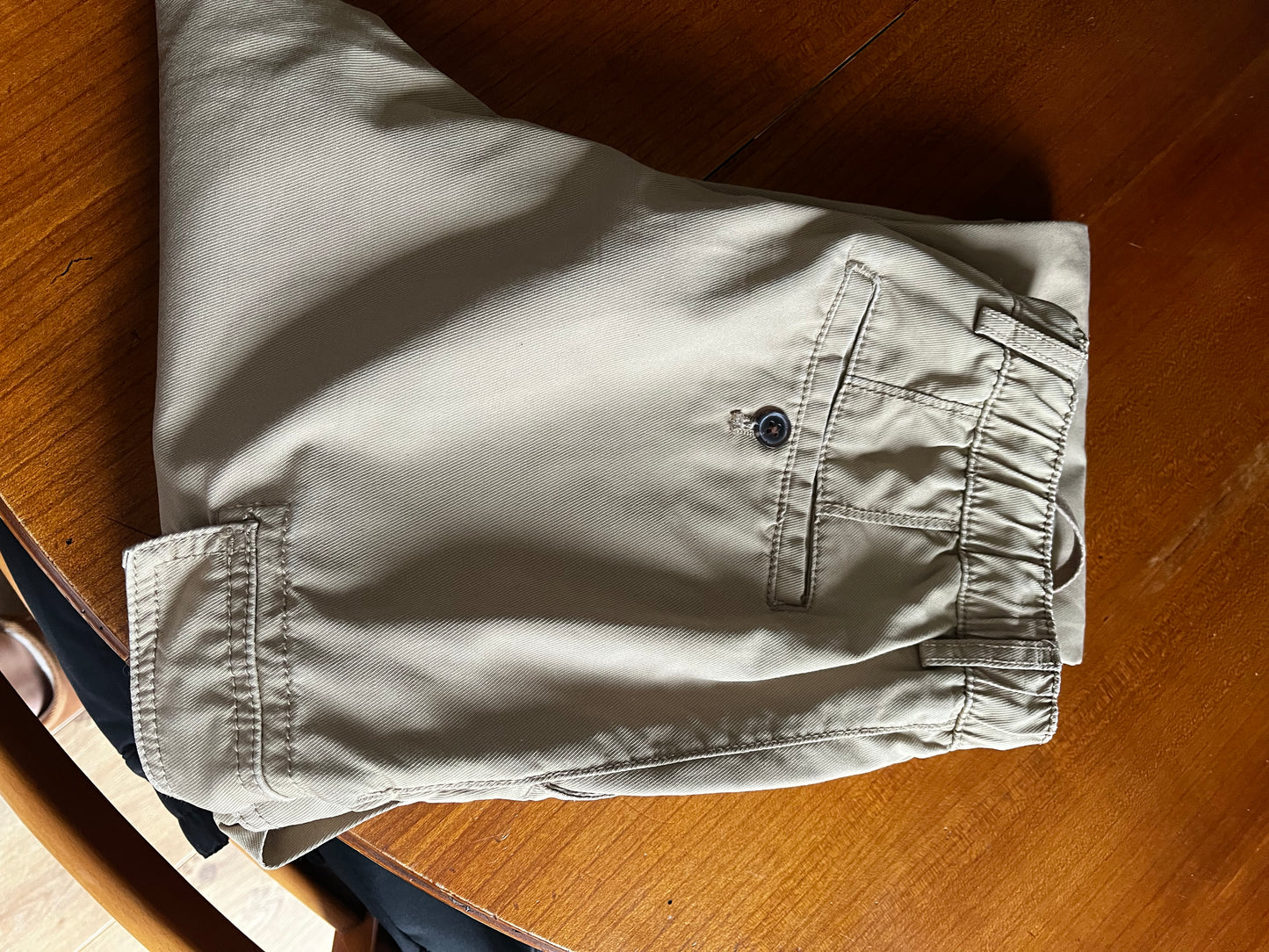 Pantalon cargo contenant du lin