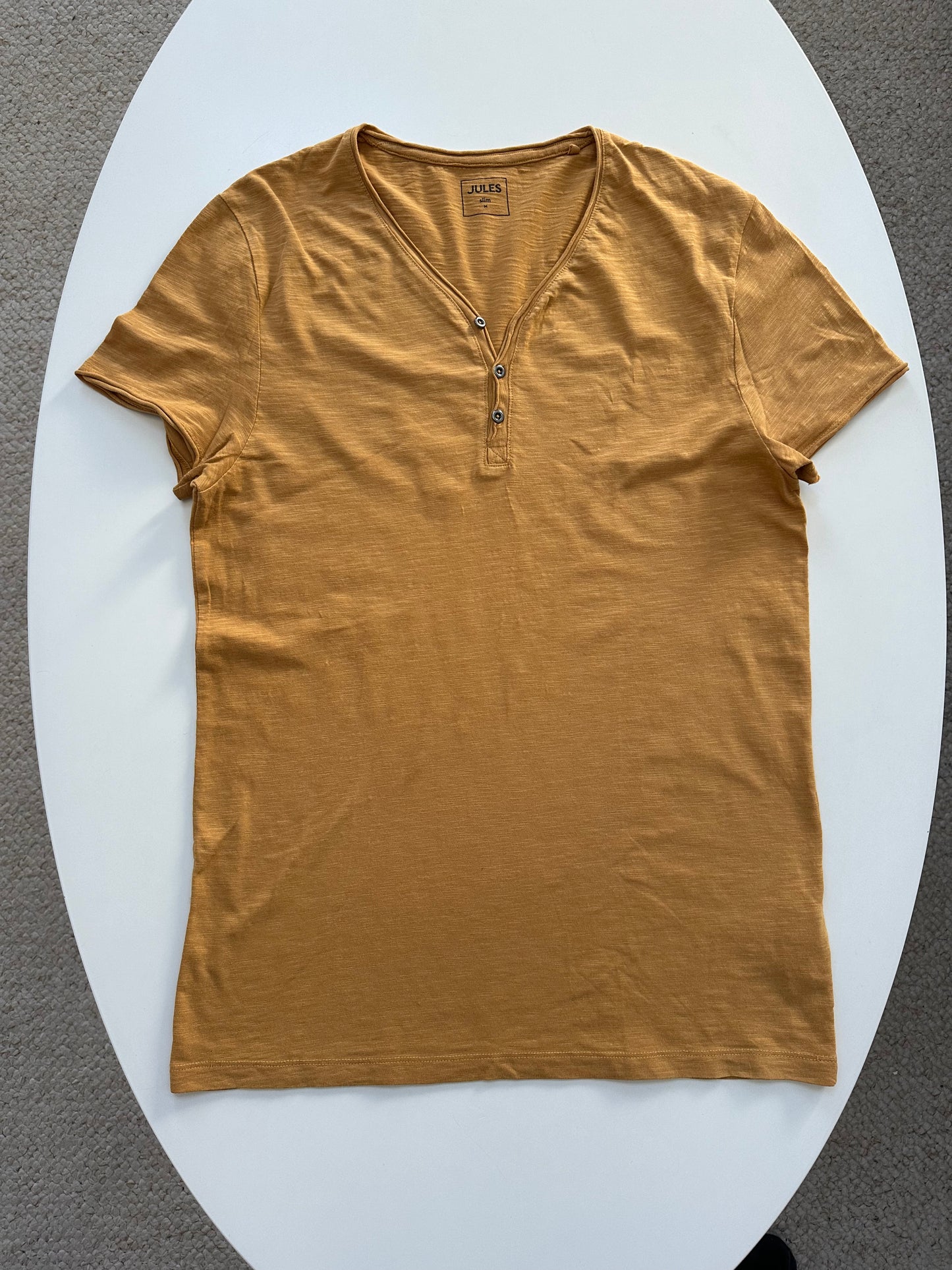 Tee shirt col tunisien matière flammée