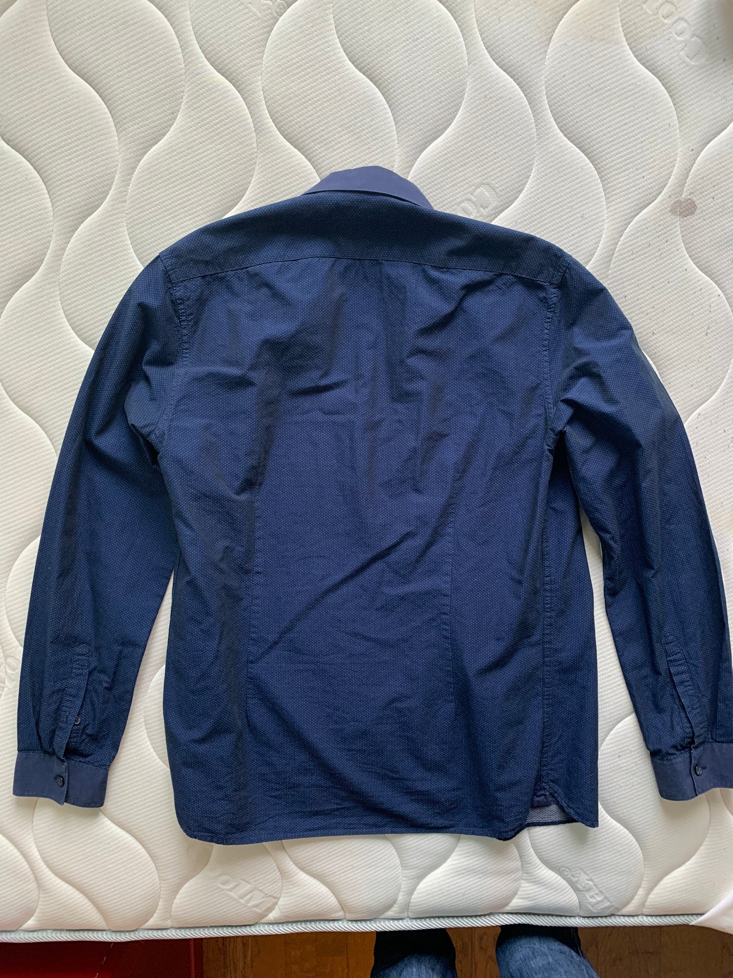 Chemise bleue à petits points blancs Taille M Slim bon état