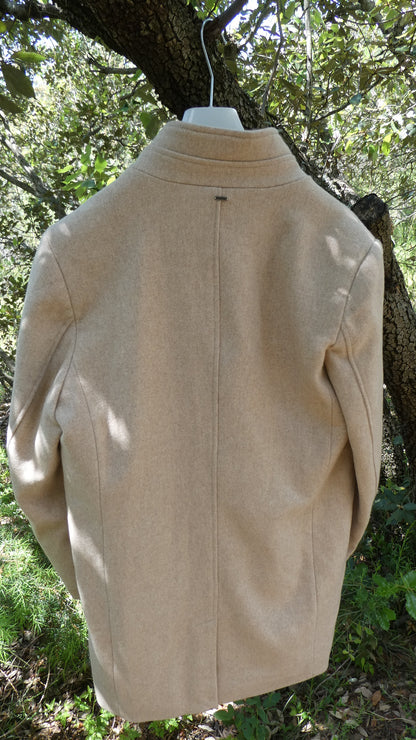 Manteau en laine col montant