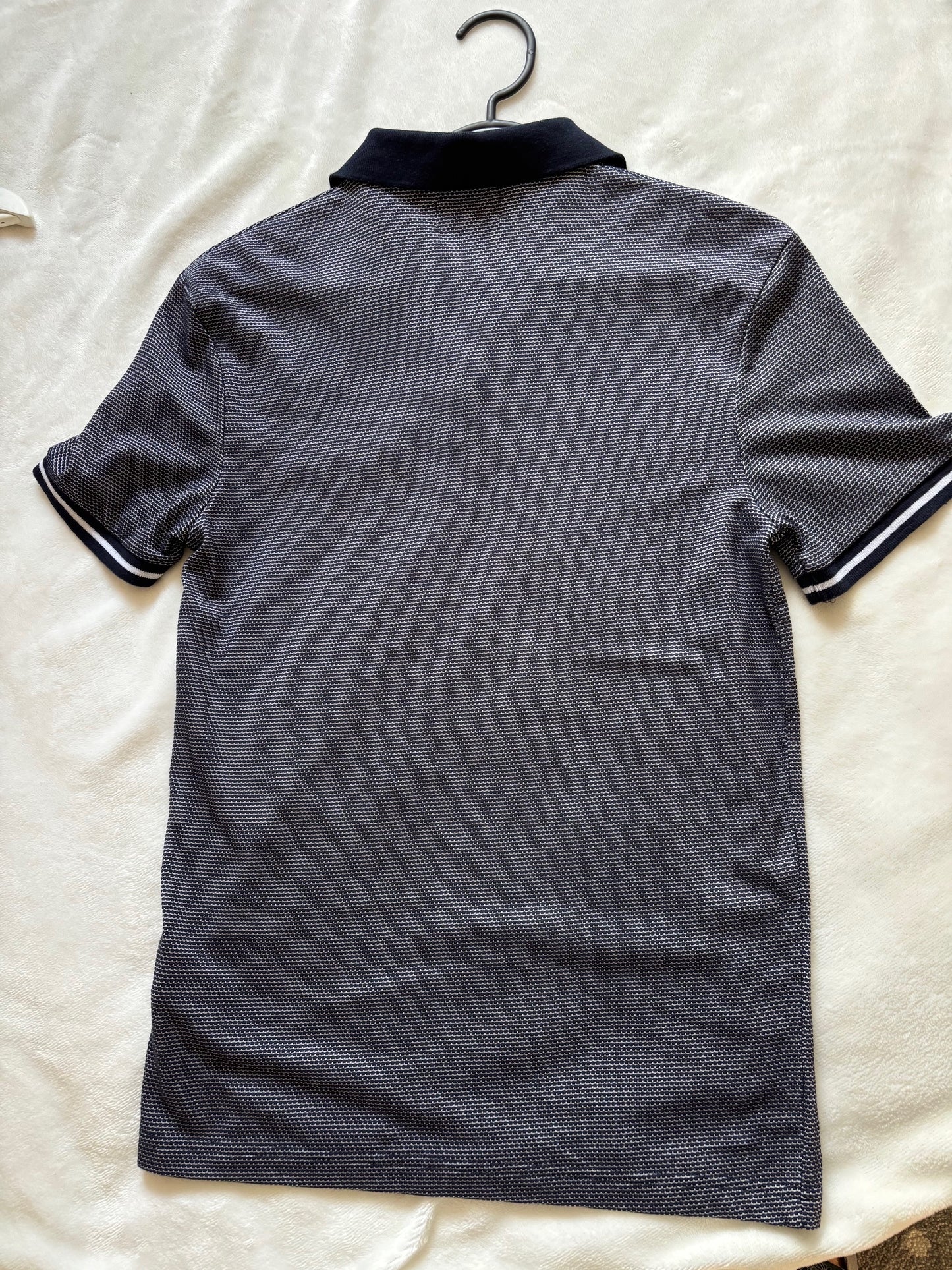 Polo matière fantaisie et poche fantaisie