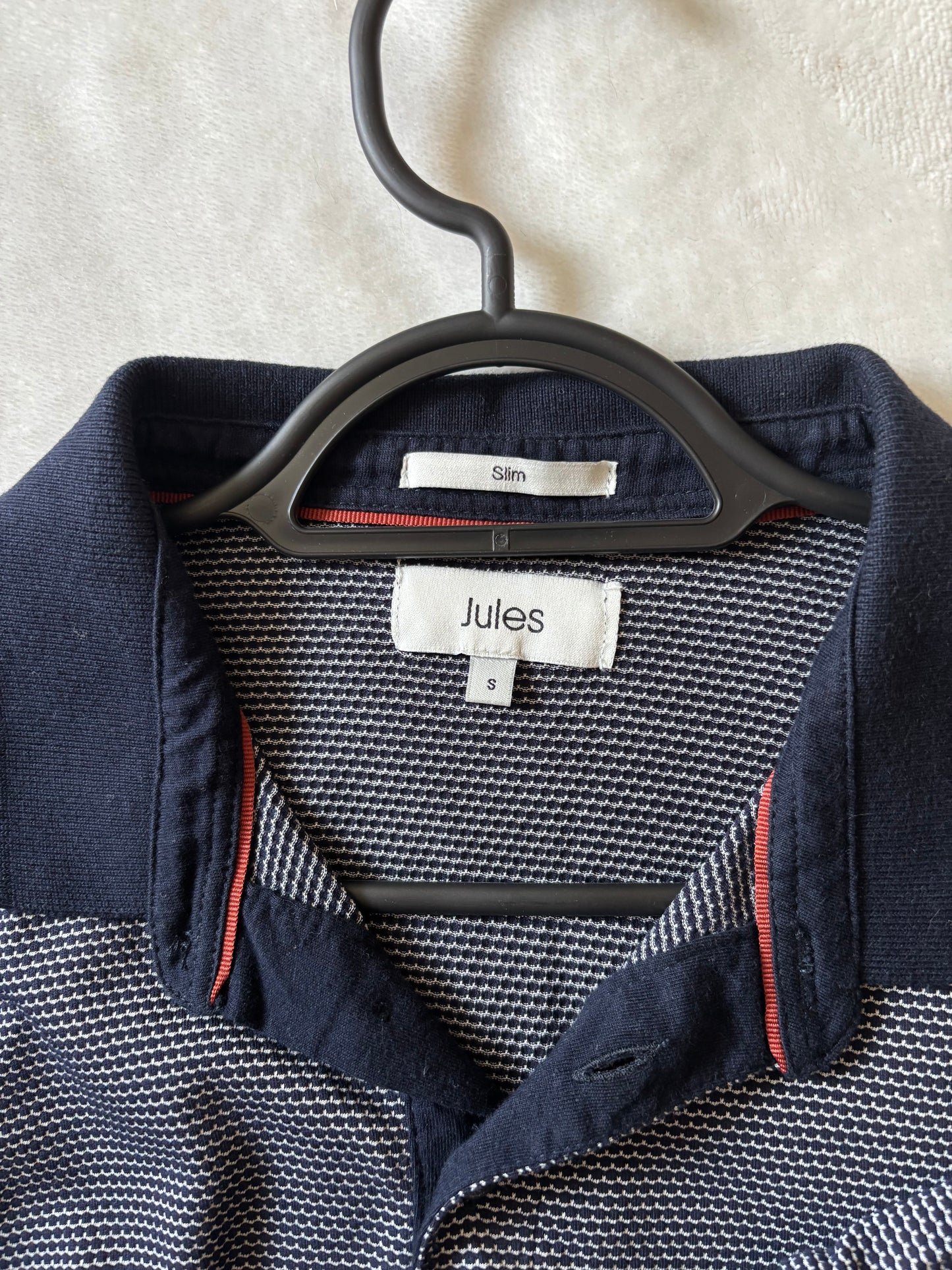 Polo matière fantaisie et poche fantaisie