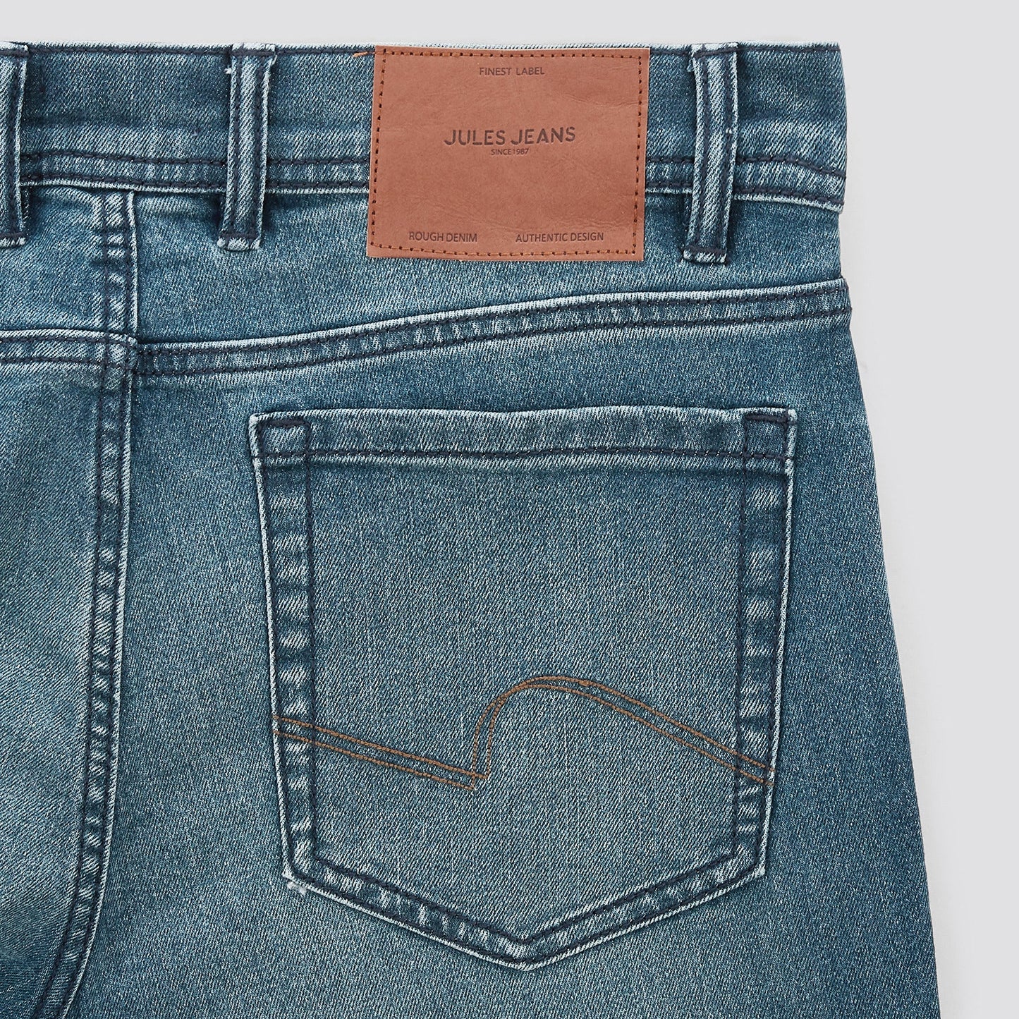 Jean straight en coton et polyester recyclés waterless