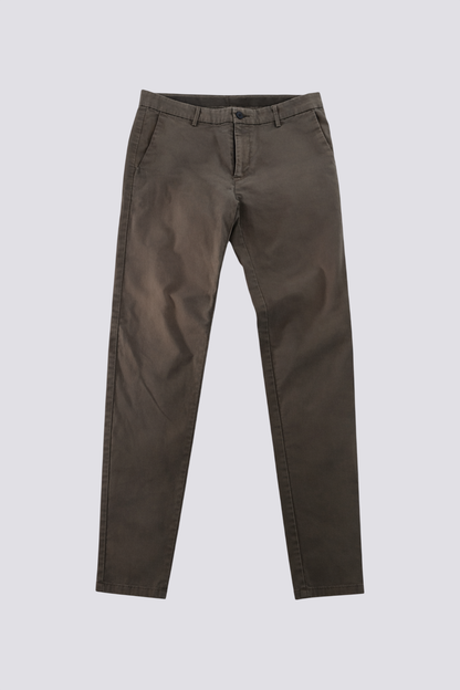 Chino slim détails sport