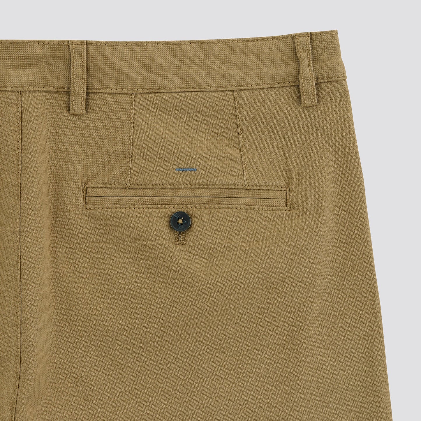 Pantalon chino droit reliefé