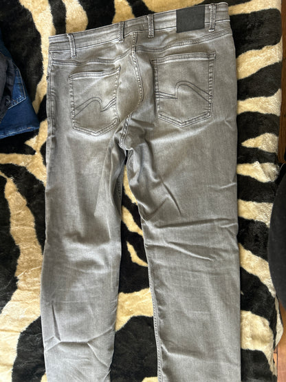 Vends jean Slim, couleur, couleur gris clair w36l32