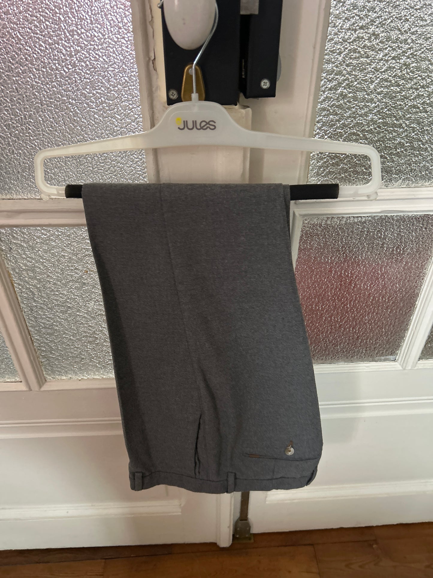 Pantalon chino slim reliefé