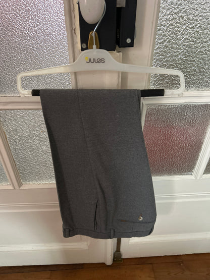 Pantalon chino slim reliefé