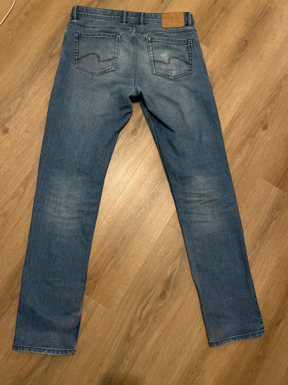 Jean straight en coton et polyester recyclés waterless
