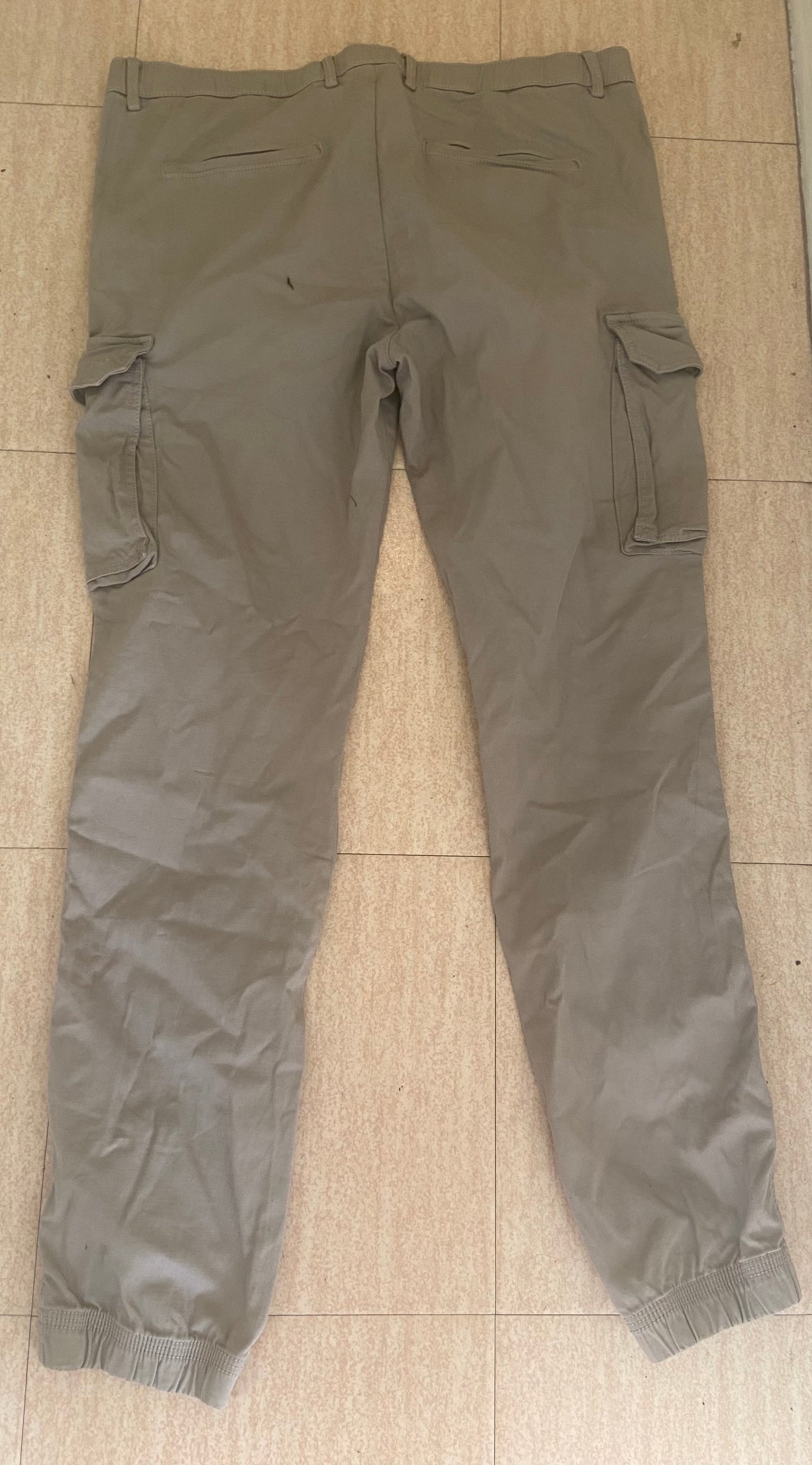 Chino forme cargo bas et taille élastiqués