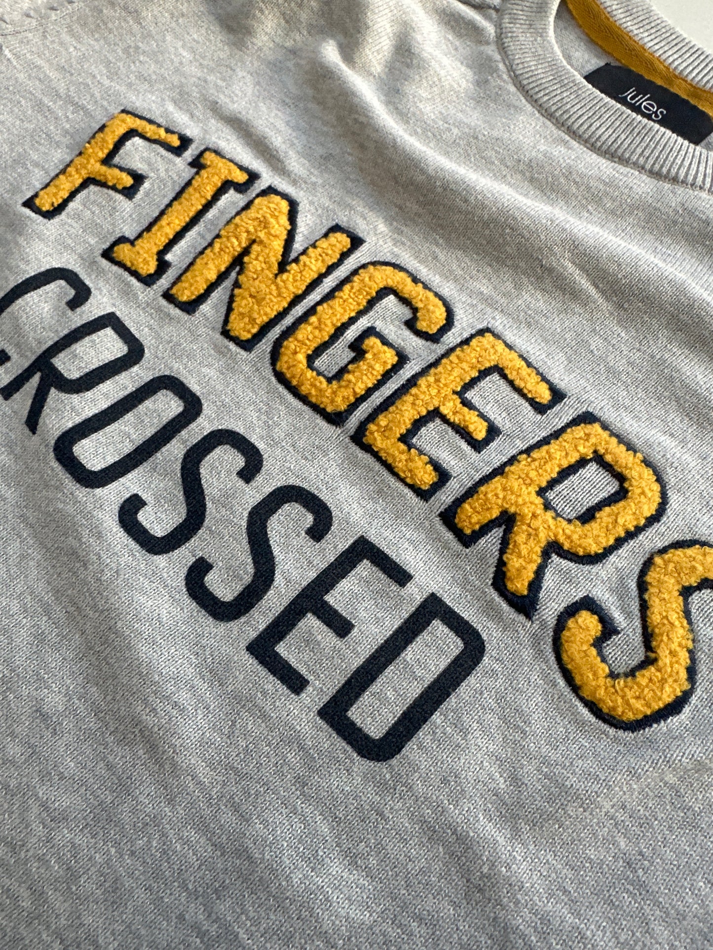 Pull col rond à message bouclette